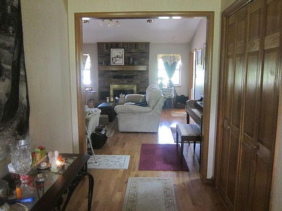 5th image of 141 Amy Ln