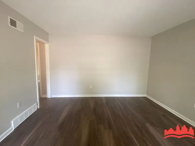 8743 Greenbrook Pkwy — Photo 5