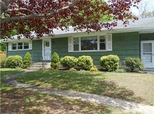 16 Miss Vans Ct, Waterford, CT 06385