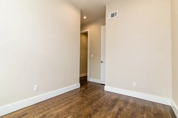 Rented by Nooklyn NYC LLC | media 45