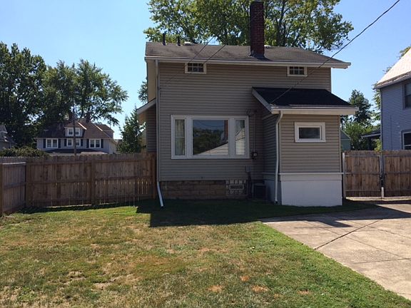 5th image of 226 Harvard Ave