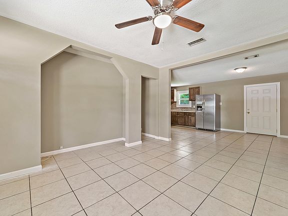 4th image of 3713 Oak Ave