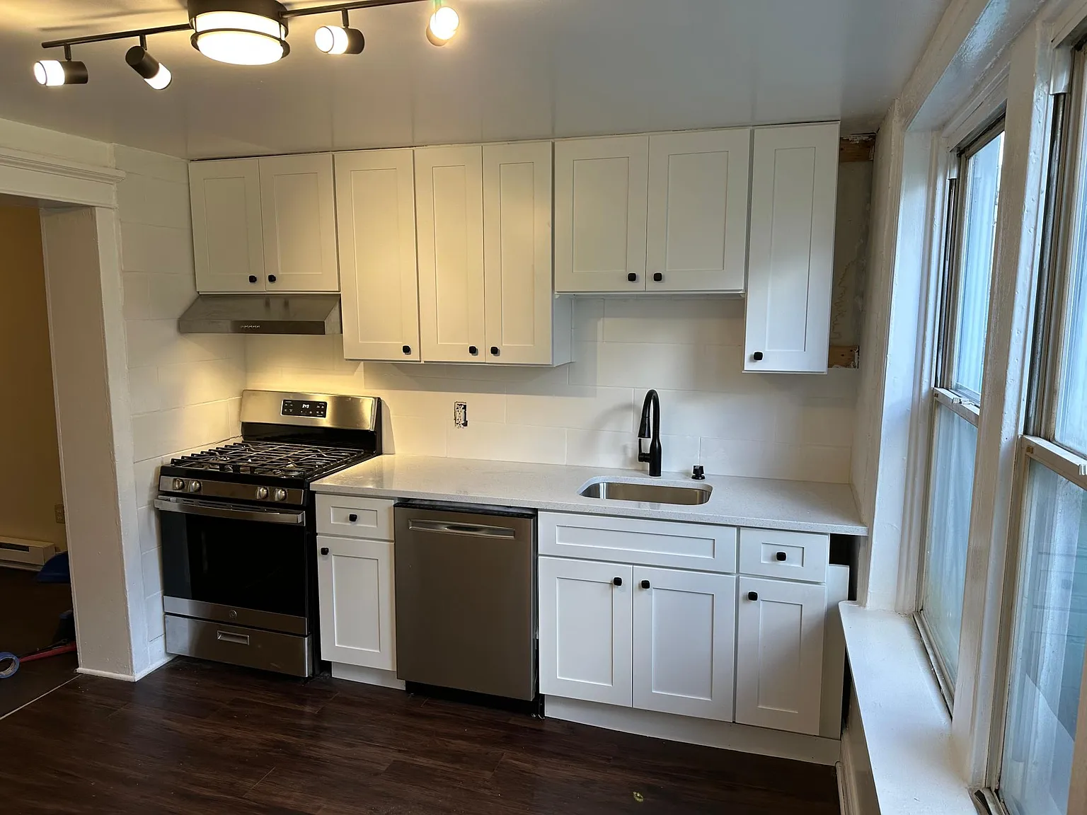 3 bed, 1170 sqft, $2,200 — Photo 3