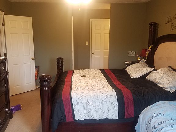 3rd image of 4715 Country Ln