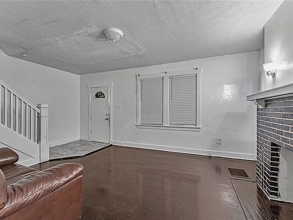 5th image of 2659 Glen Mawr St