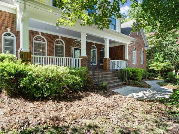 9429 Briarwick Ln, Charlotte, NC 28277