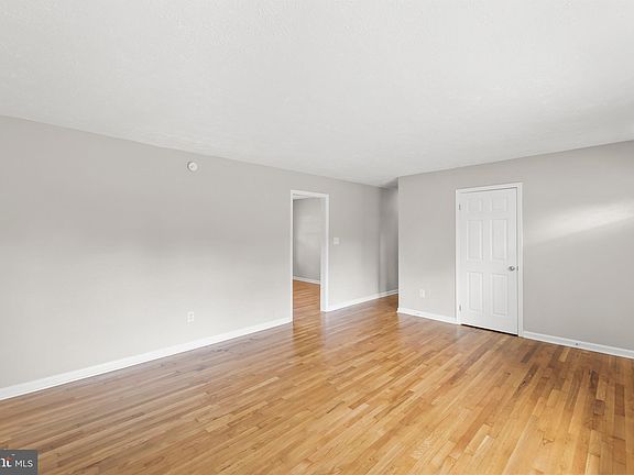 5th image of 106 Amelia Ave