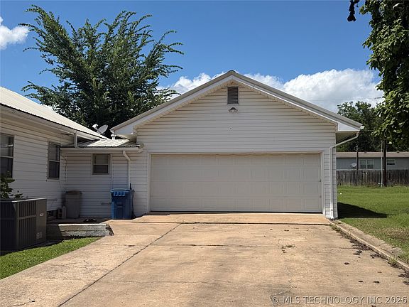 2nd image of 501 E Ada Ave