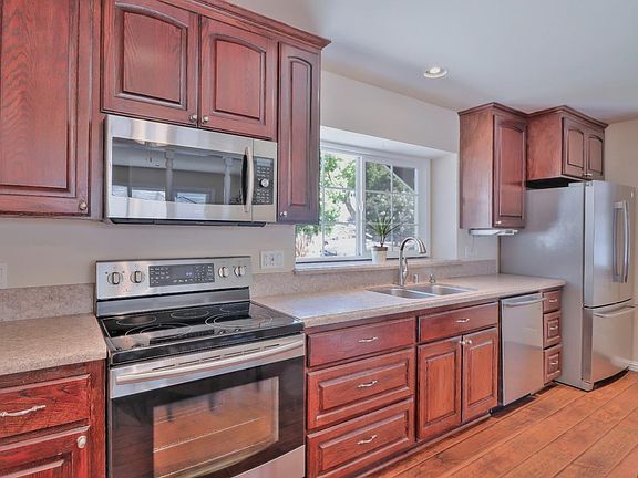 3rd image of 5744 Holland Ln