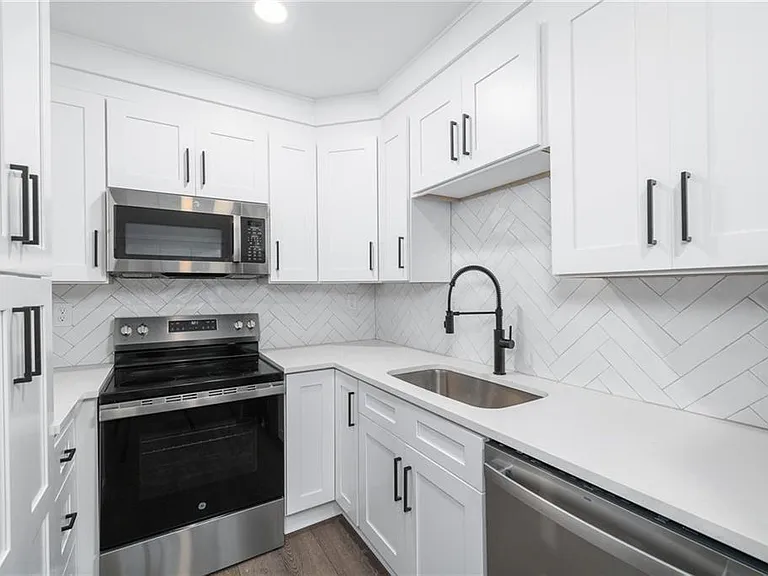 896 Oakland Dr SW — Photo 7