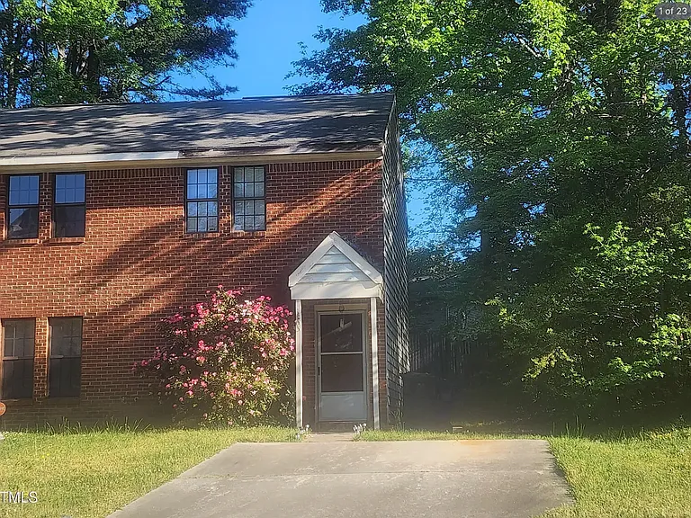 1803 Fox Hollow Dr — Photo 1