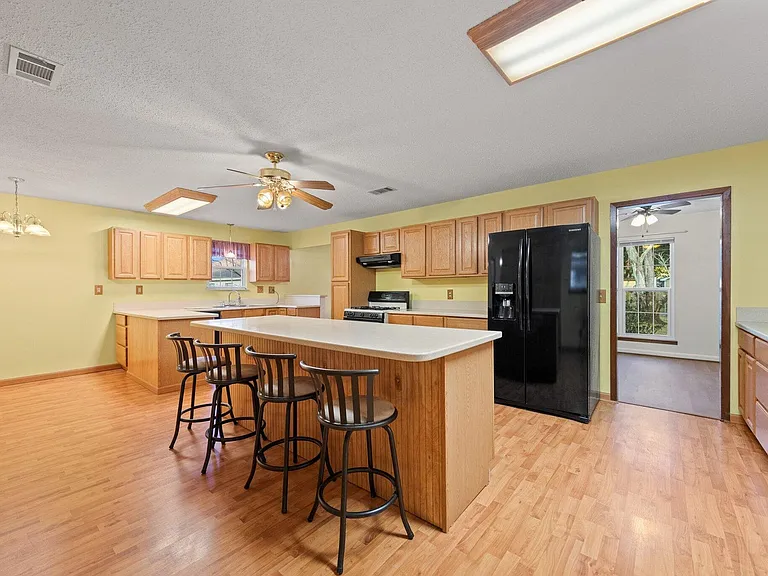 122 Beach Dr — Photo 13