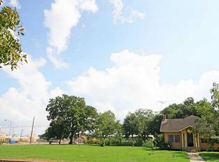 1010 10th St, Hempstead, TX 77445