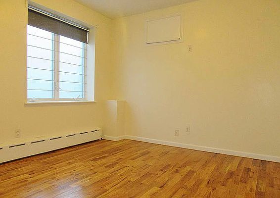 3rd image of 261 15th St #1