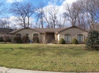 708 River Bend Dr, Rochester Hills, MI 48307