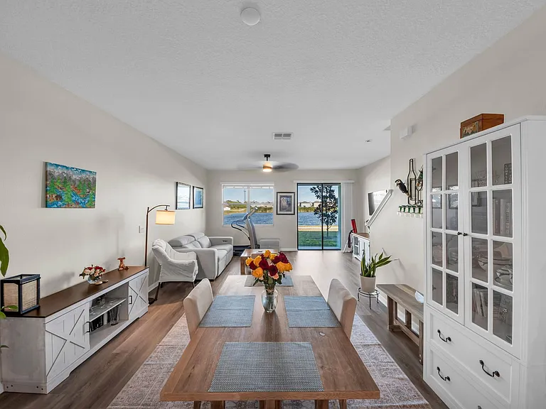 736 Royal Empress Dr — Photo 2