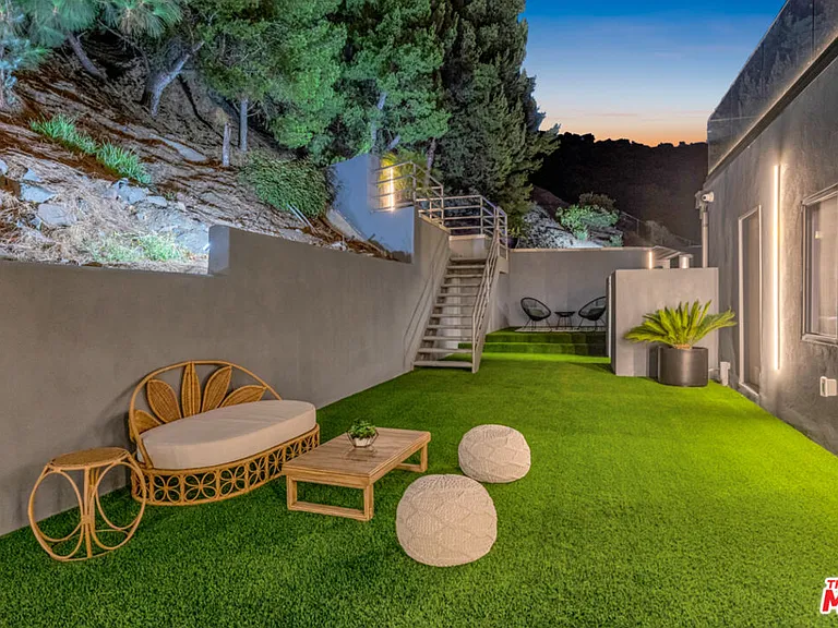 7966 Mulholland Dr — Photo 54