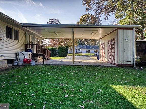 4th image of 33 Woodcrest Ave