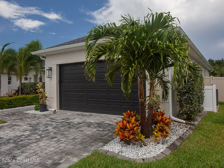 4305 Negal Cir — Photo 2
