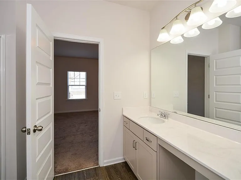 350 Cranston Dr — Photo 32