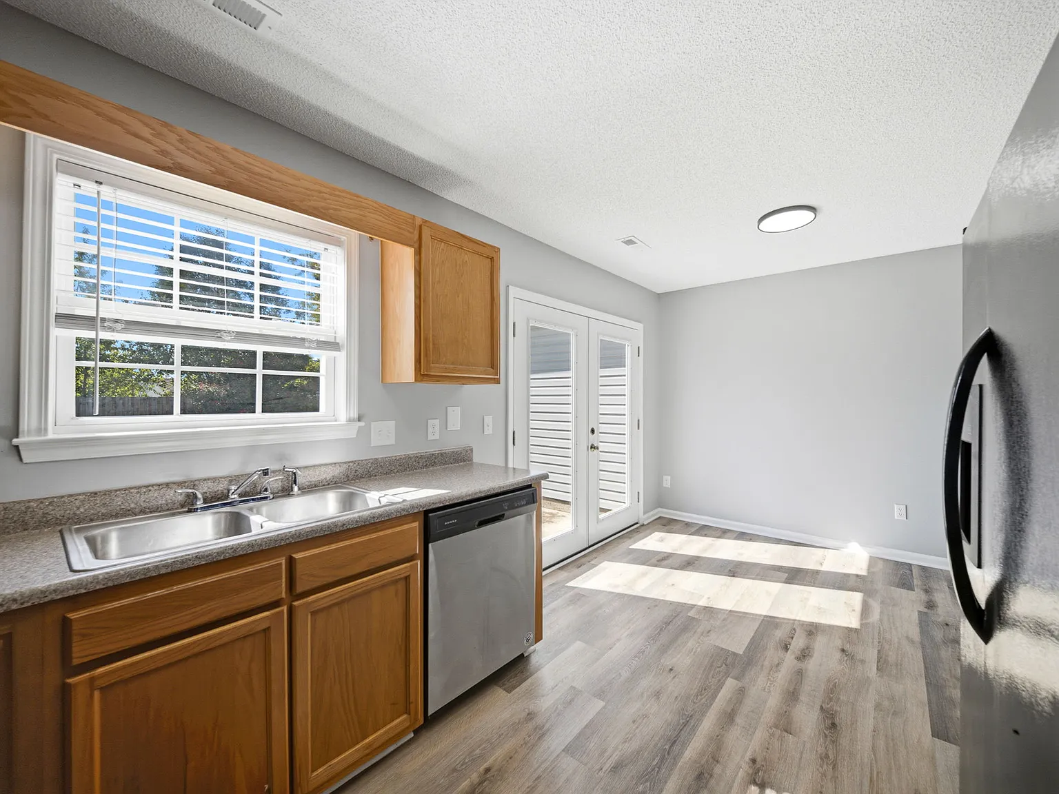 3 bed, 1278 sqft, $2,100 — Photo 4