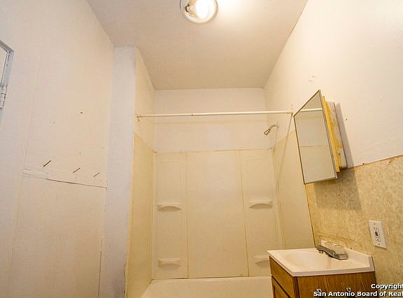 5th image of 111 S Olive St