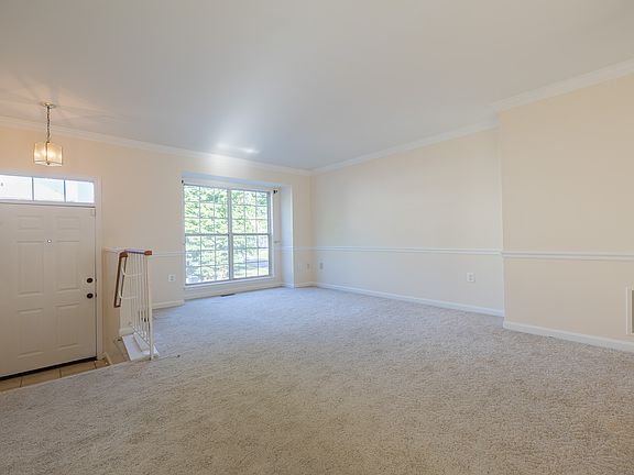 5th image of 12866 Hyannis Ln