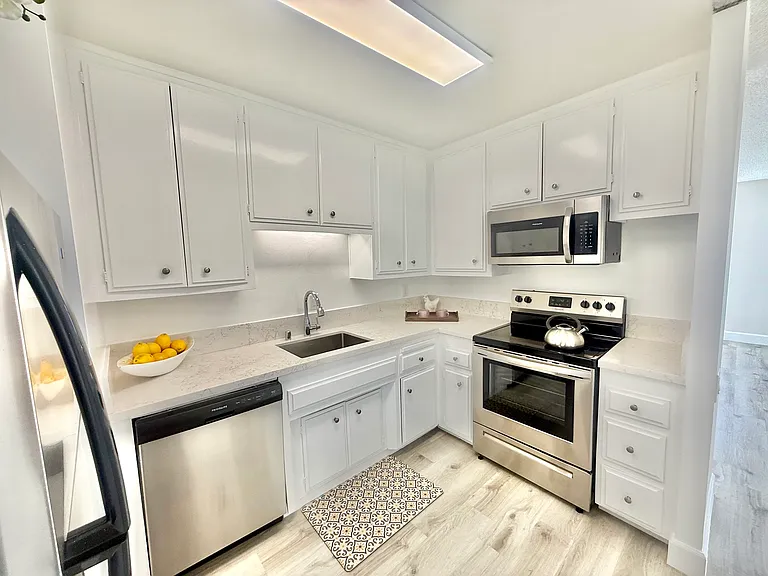 Bright kicthen with new countertops!