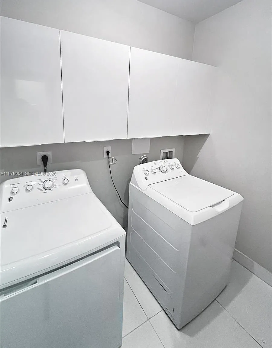 4 bed, 2655 sqft, $5,500 — Photo 2