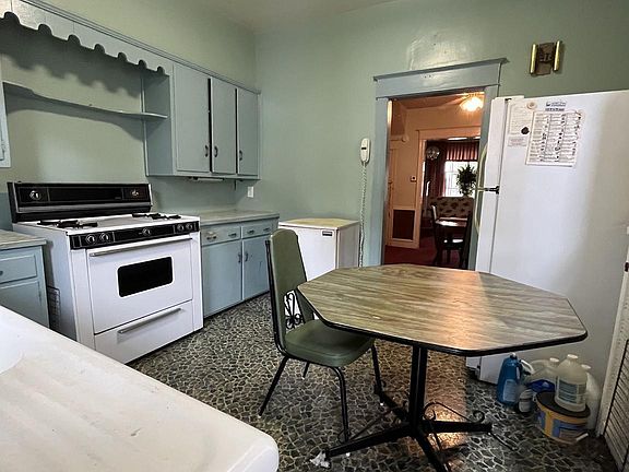 5th image of 5840 Larchwood Ave