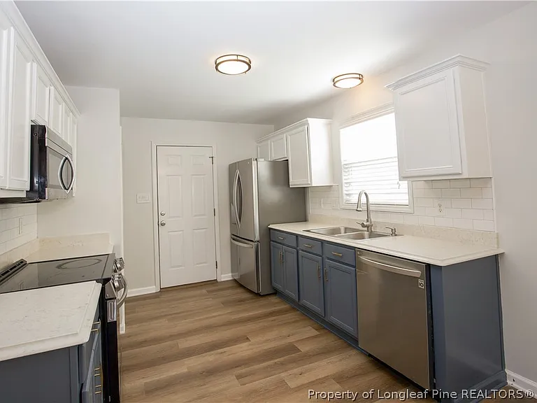 112 Raymond St — Photo 9
