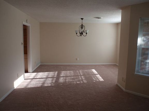 4th image of 2402 Brentwood Dr