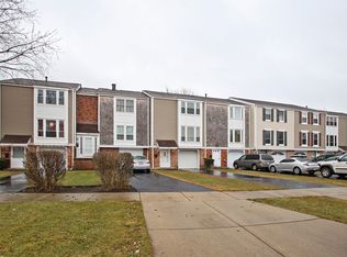1941 Governors Ln, Hoffman Estates, IL 60169