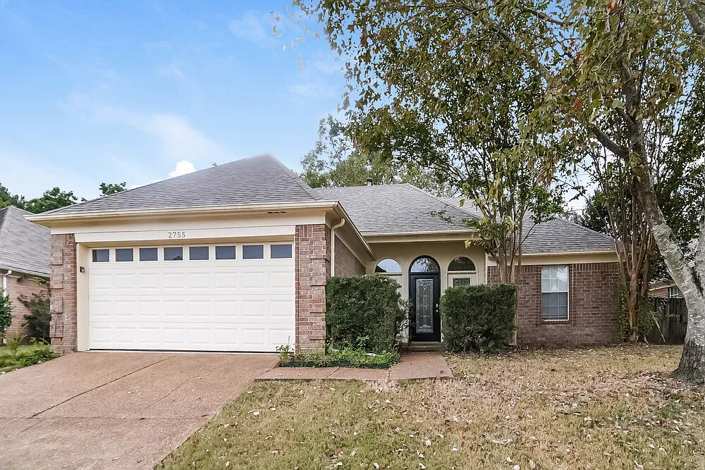 3 bed, 2.0 bath, 1403 sqft, $1,735 — Photo 1