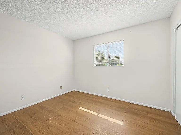 2605 E Lemon St — Photo 20