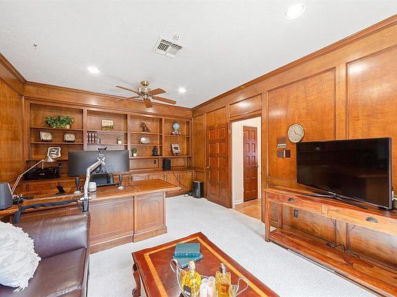 5th image of 1327 E Brooklake Dr