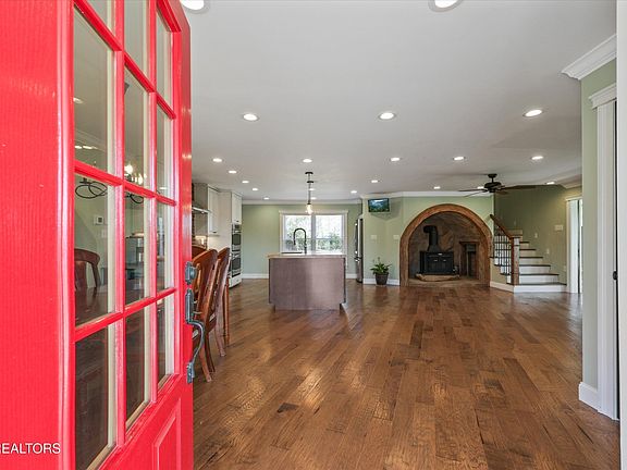 4th image of 647 Mannela Dr
