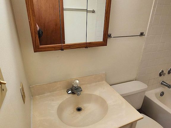 5th image of 4810 Farwell St #4
