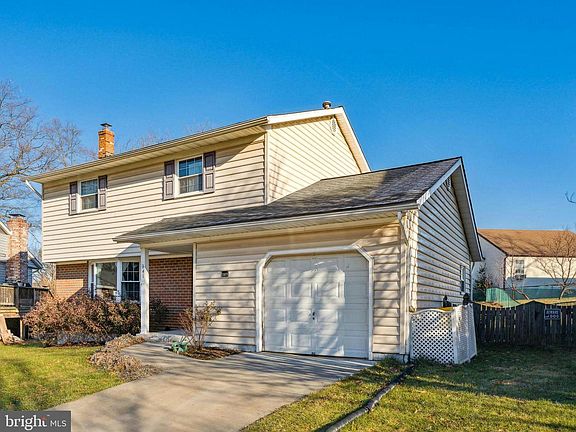 3rd image of 341 Regina Ct