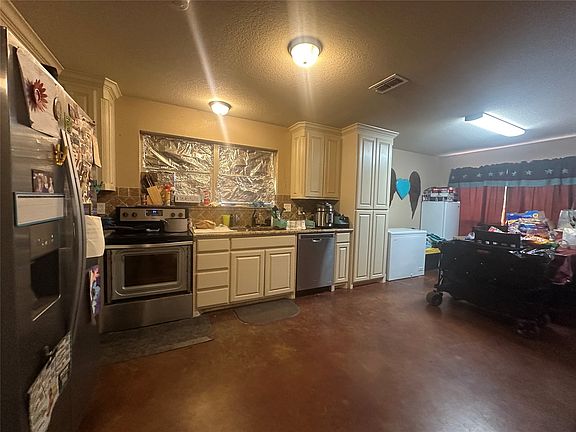 5th image of 1550 Three Skillet Rd