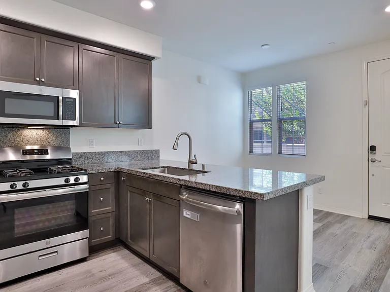 7070 Montecito Ln — Photo 38