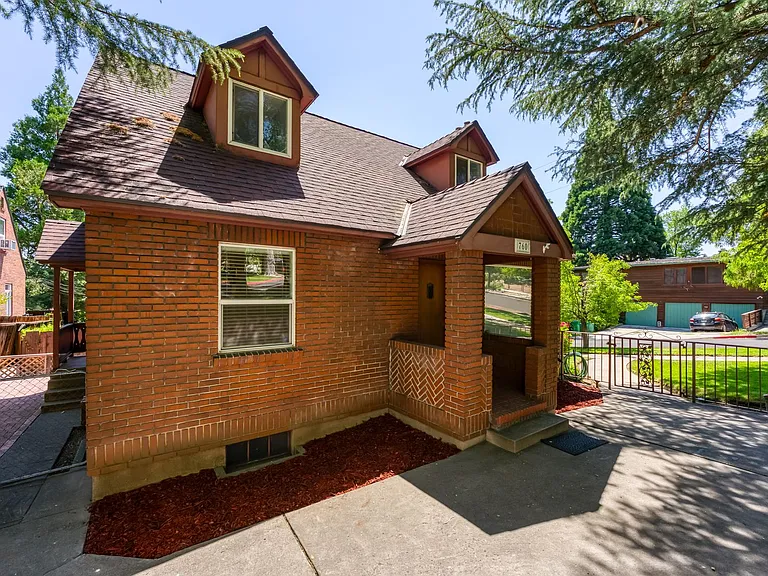 760 Marsh Ave — Photo 4