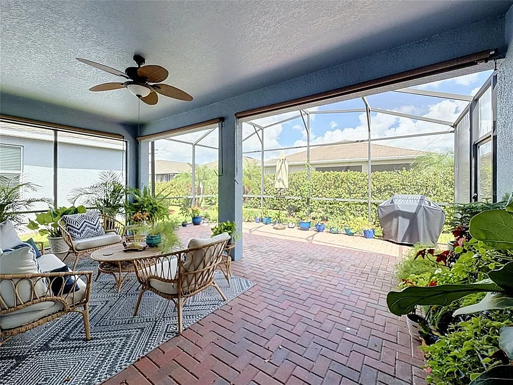 3 bed, 2.0 bath, 1649 sqft, $2,000 — Photo 2