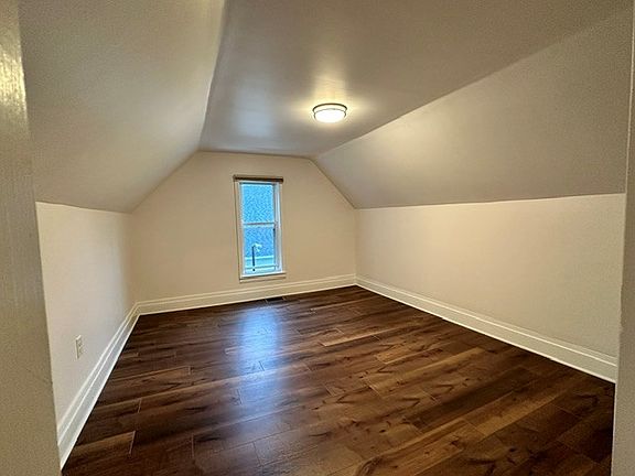 4th image of 110 W 15th St