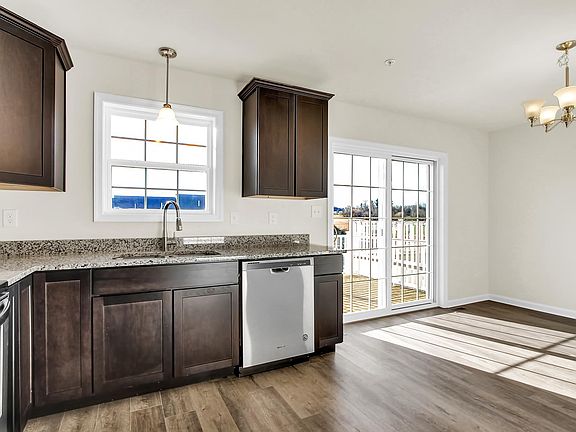 5th image of 92 Heritage Ct