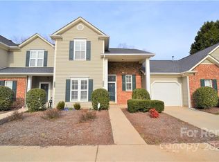 8944 Cinnabay Dr, Charlotte, NC 28216