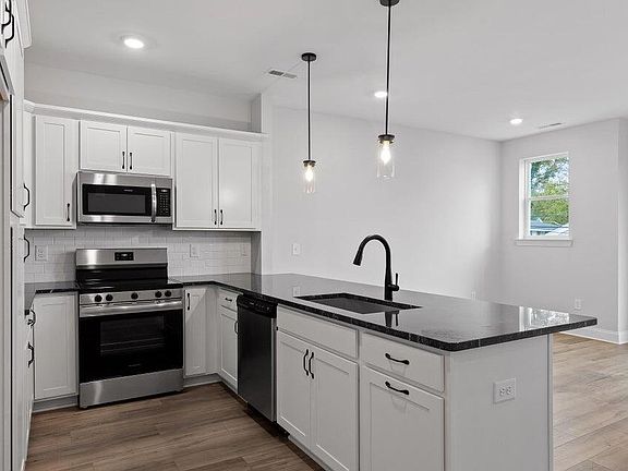 5th image of 811 Bespoke Way #2
