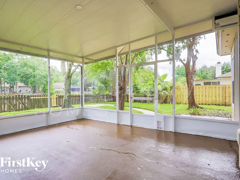 1814 Weston Cir — Photo 7