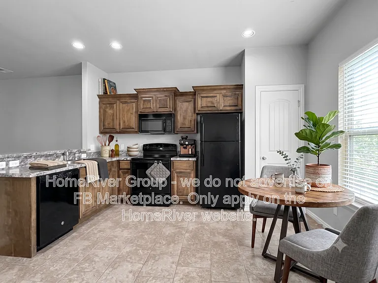 919 SW 92nd St — Photo 3