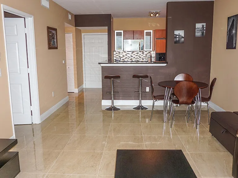 100 NE 6th St #303 — Photo 4